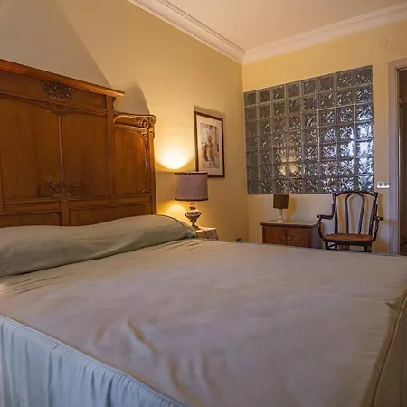 3 Bedrooms Historic Center Appartamento *