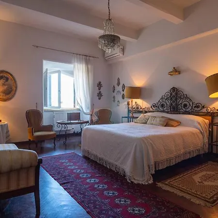 3 Bedrooms Historic Center Appartamento *